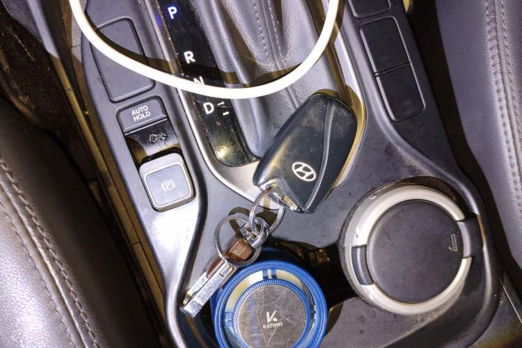 Used Hyundai Santa Fe 2013 2.4L Automatic Two-Wheel Drive Smart Version Vehicle Key