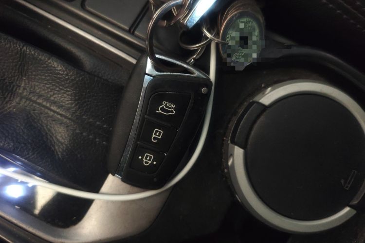 Used Hyundai Santa Fe 2013 2.4L Automatic Two-Wheel Drive Smart Version Vehicle Key