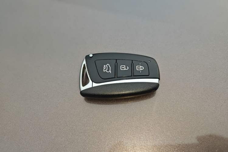 Used Hyundai Santa Fe 2013 2.4L Automatic Two-Wheel Drive Smart Version Vehicle Key