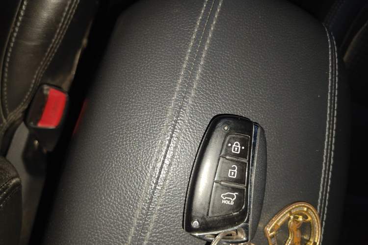 Used Hyundai Santa Fe 2013 2.4L Automatic Two-Wheel Drive Smart Version Vehicle Key