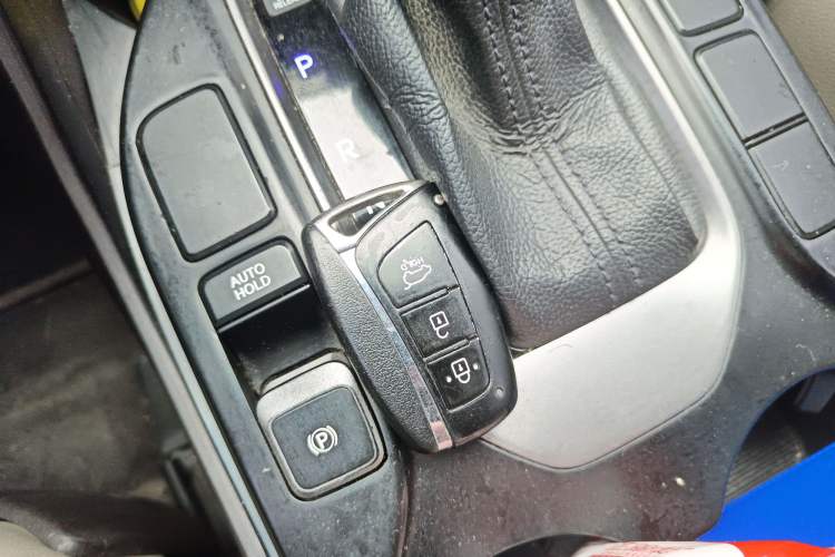Used Hyundai Santa Fe 2013 2.4L Automatic Two-Wheel Drive Smart Version Vehicle Key