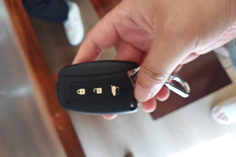 Used Hyundai Santa Fe 2013 2.4L Automatic Two-Wheel Drive Smart Version Vehicle Key