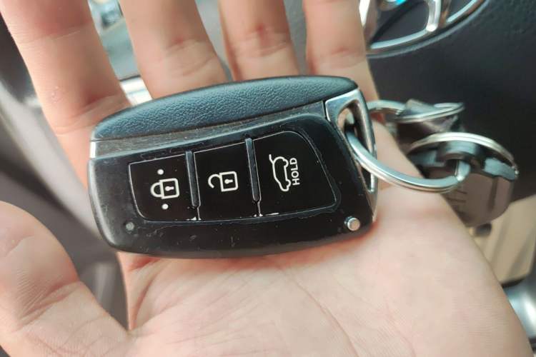 Used Hyundai Santa Fe 2013 2.4L Automatic Two-Wheel Drive Smart Version Vehicle Key