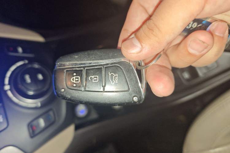 Used Hyundai Santa Fe 2013 2.4L Automatic 4x4 Smart Version Vehicle Key