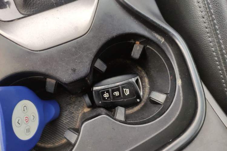 Used Hyundai Santa Fe 2013 2.4L Automatic Two-Wheel Drive Smart Version Vehicle Key