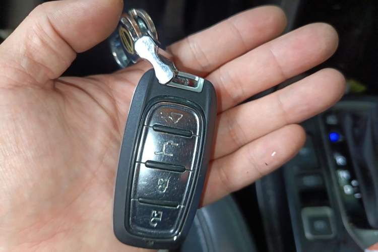 Used Hyundai Santa Fe 2013 2.4L Automatic 4x4 Prestige Edition Vehicle Key