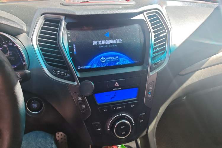Used Hyundai Santa Fe 2013 Revised Version 2.4L Automatic All-Wheel Drive Smart Type Audio And AC Panel
