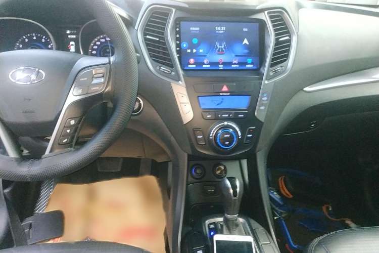 Used Hyundai Santa Fe 2013 2.4L Automatic Two-Wheel Drive Smart Version Audio And AC Panel