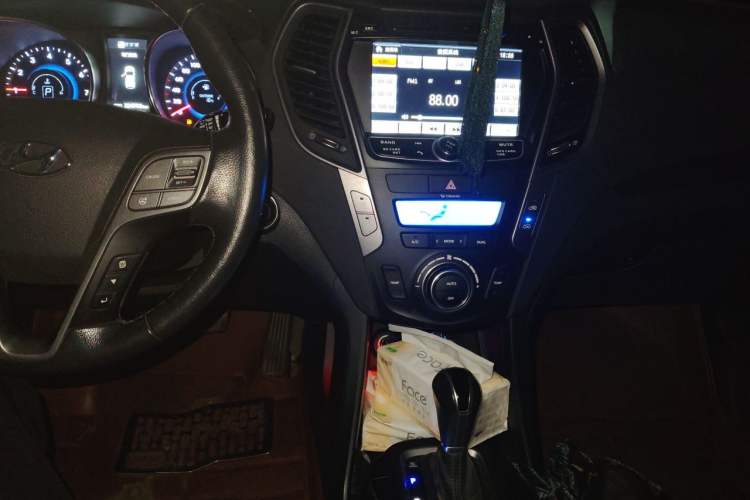 Used Hyundai Santa Fe 2013 2.4L Automatic Two-Wheel Drive Smart Version Audio And AC Panel