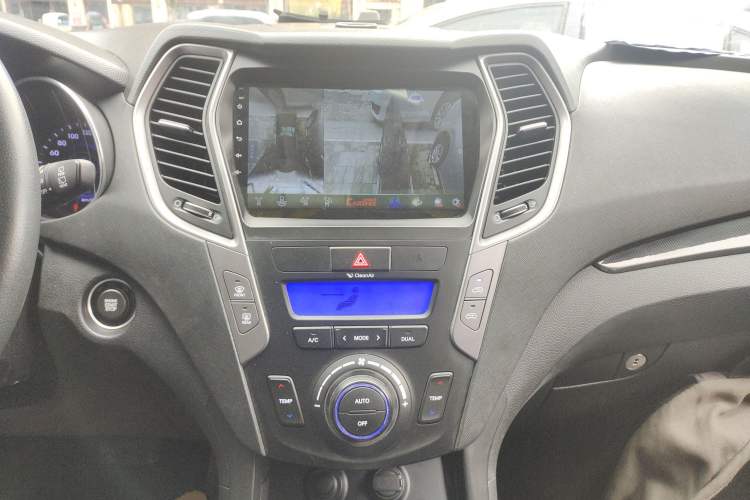 Used Hyundai Santa Fe 2013 2.4L Automatic Two-Wheel Drive Smart Version Audio And AC Panel