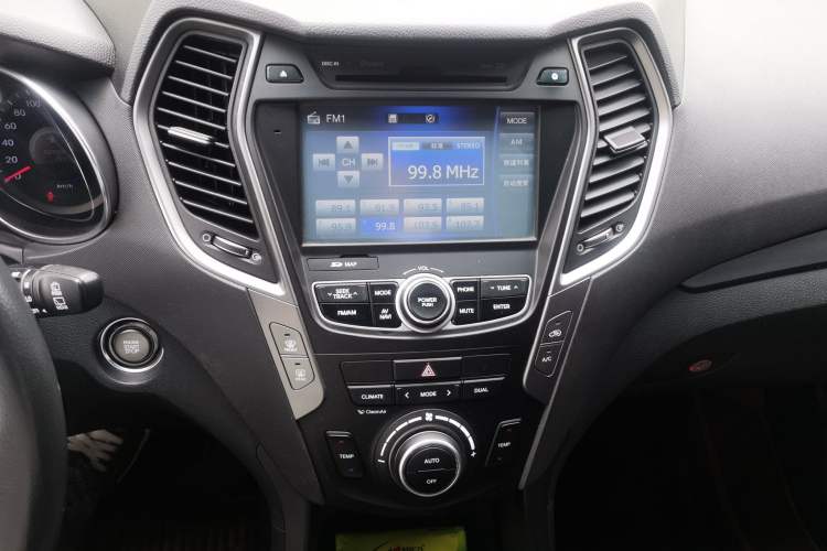 Used Hyundai Santa Fe 2013 Revised Version 2.4L Automatic All-Wheel Drive Smart Type Audio And AC Panel