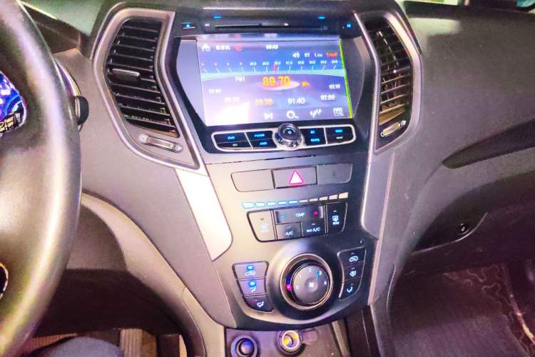 Used Hyundai Santa Fe 2013 2.4L Automatic 2WD Comfort Edition Audio And AC Panel