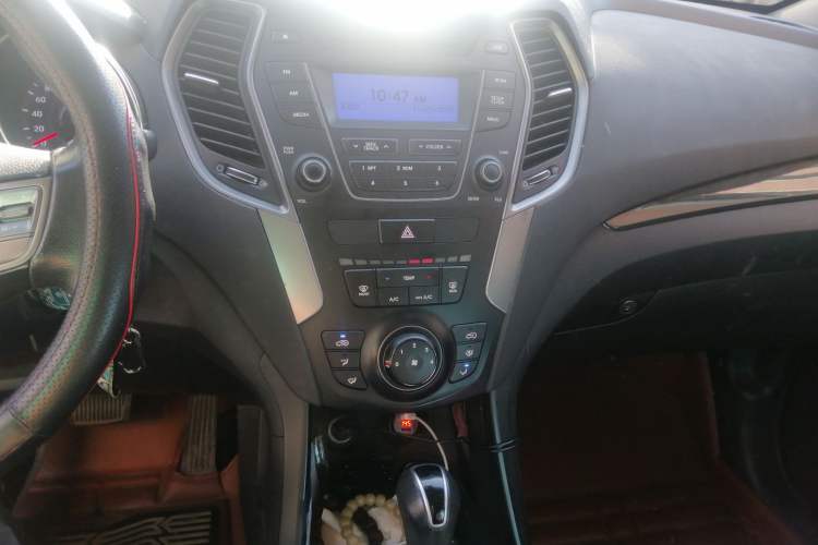 Used Hyundai Santa Fe 2013 2.4L Automatic 2WD Comfort Edition Audio And AC Panel