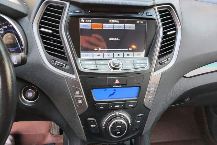 Used Hyundai Santa Fe 2013 2.4L Automatic Two-Wheel Drive Smart Version Audio And AC Panel