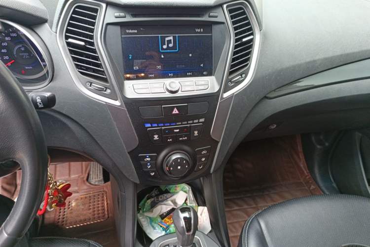 Used Hyundai Santa Fe 2013 2.4L Automatic 2WD Comfort Edition Audio And AC Panel