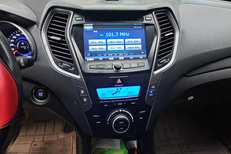 Used Hyundai Santa Fe 2013 Revised Version 2.4L Automatic All-Wheel Drive Smart Type Audio And AC Panel