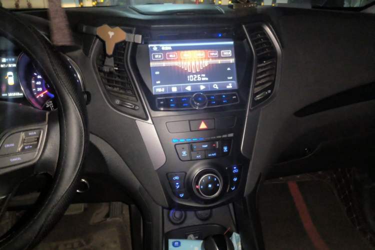 Used Hyundai Santa Fe 2013 2.4L Automatic 2WD Comfort Edition Audio And AC Panel