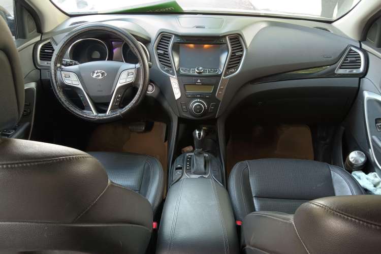Used Hyundai Santa Fe 2013 2.4L Automatic Two-Wheel Drive Smart Version Center Console