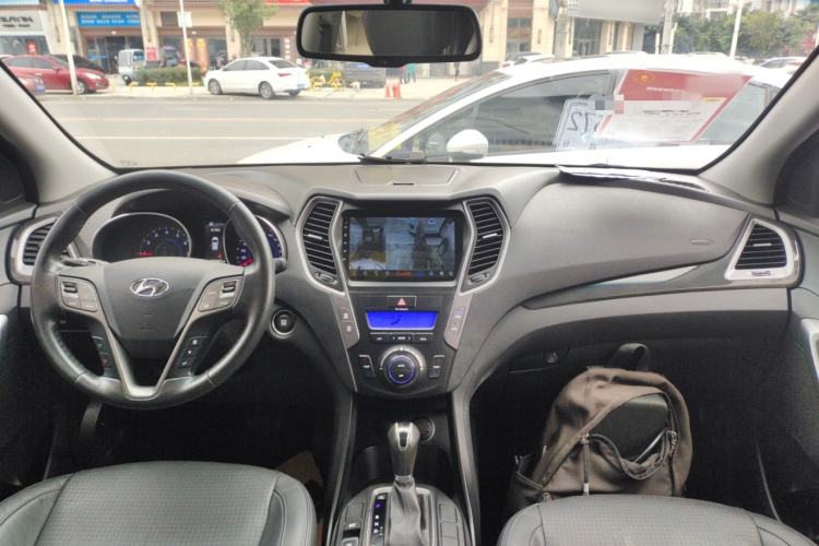 Used Hyundai Santa Fe 2013 2.4L Automatic Two-Wheel Drive Smart Version Center Console