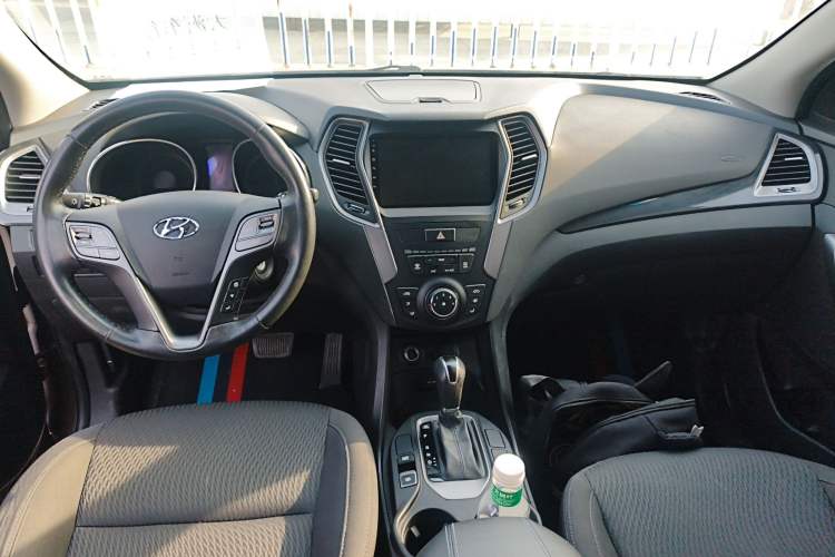 Used Hyundai Santa Fe 2013 2.4L Automatic 2WD Comfort Edition Center Console