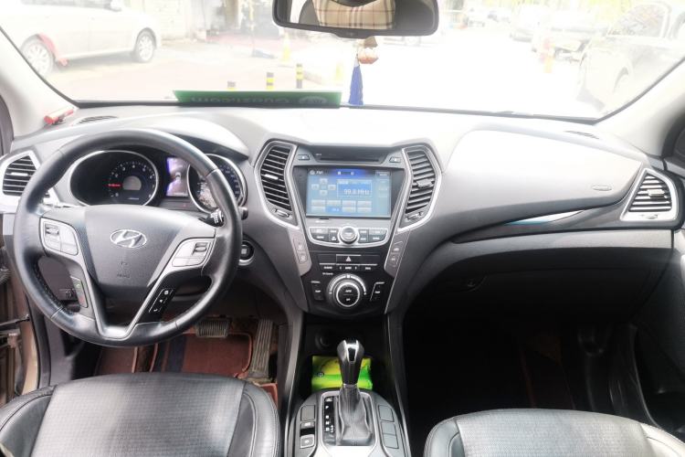 Used Hyundai Santa Fe 2013 Revised Version 2.4L Automatic All-Wheel Drive Smart Type Center Console