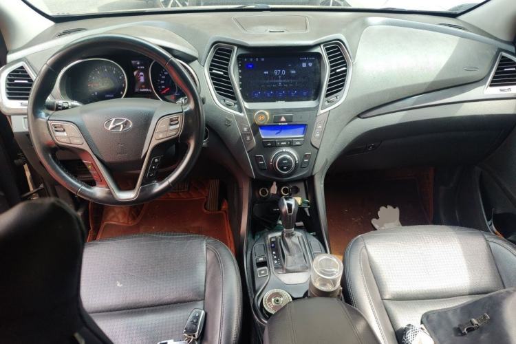 Used Hyundai Santa Fe 2013 2.4L Automatic Two-Wheel Drive Smart Version Center Console