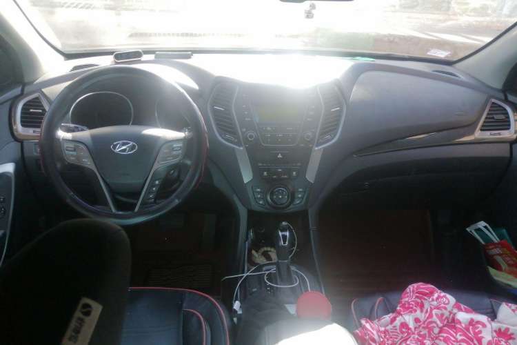 Used Hyundai Santa Fe 2013 2.4L Automatic 2WD Comfort Edition Center Console