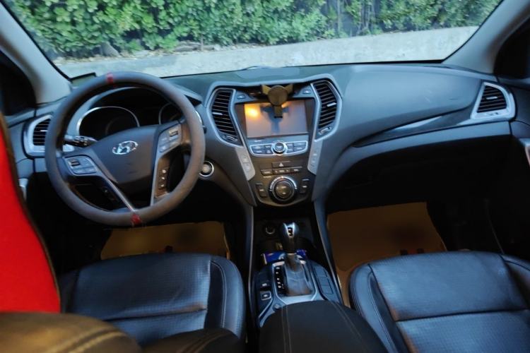 Used Hyundai Santa Fe 2013 Revised Version 2.4L Automatic All-Wheel Drive Smart Type Center Console