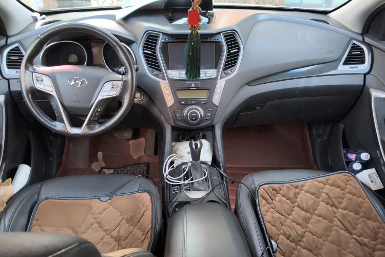 Used Hyundai Santa Fe 2013 2.4L Automatic Two-Wheel Drive Smart Version Center Console