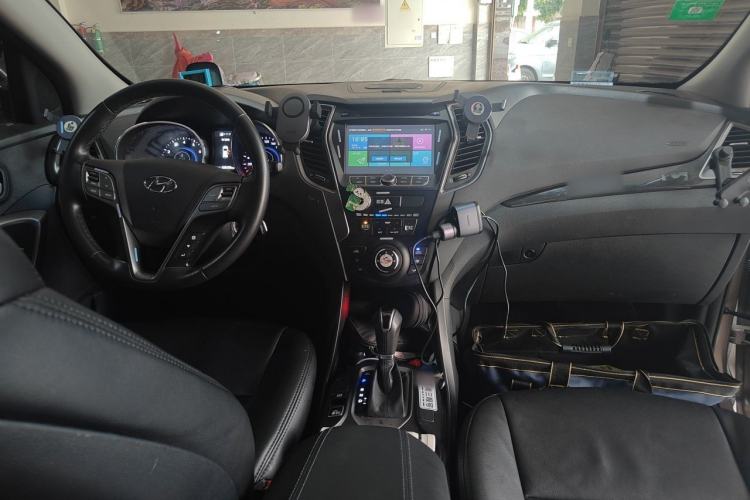Used Hyundai Santa Fe 2013 2.4L Automatic 4x4 Comfort Edition Center Console