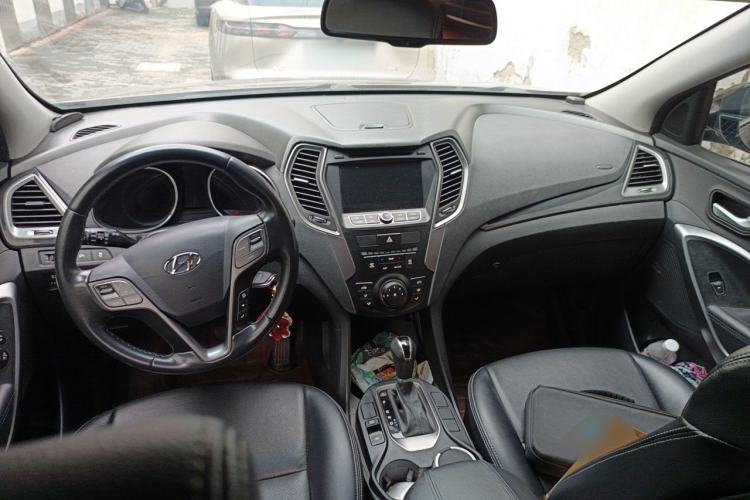 Used Hyundai Santa Fe 2013 2.4L Automatic 2WD Comfort Edition Center Console