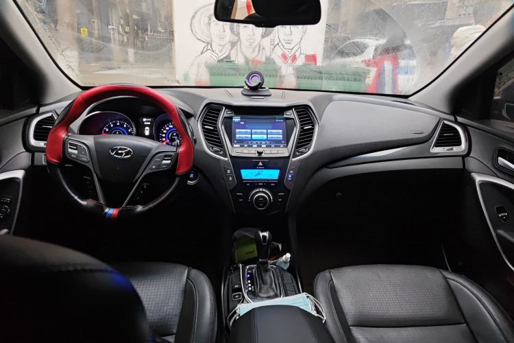 Used Hyundai Santa Fe 2013 Revised Version 2.4L Automatic All-Wheel Drive Smart Type Center Console