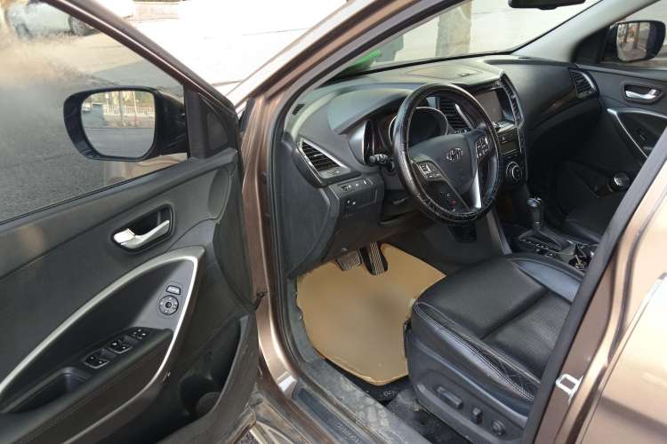 Used Hyundai Santa Fe 2013 2.4L Automatic Two-Wheel Drive Smart Version Driver Seat