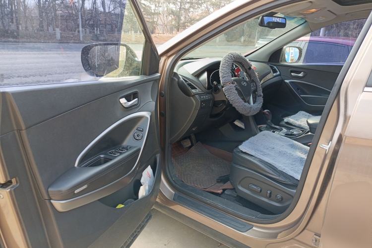 Used Hyundai Santa Fe 2013 2.4L Automatic Two-Wheel Drive Smart Version Driver Seat