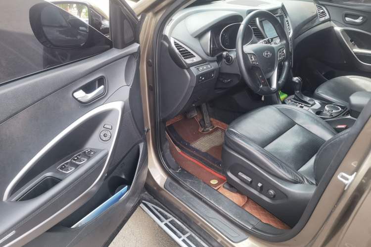 Used Hyundai Santa Fe 2013 Revised Version 2.4L Automatic All-Wheel Drive Smart Type Driver Seat