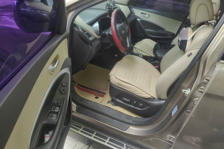 Used Hyundai Santa Fe 2013 2.4L Automatic Two-Wheel Drive Smart Version Driver Seat
