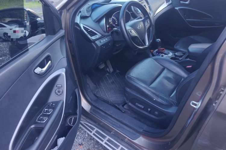 Used Hyundai Santa Fe 2013 2.4L Automatic 4x4 Prestige Edition Driver Seat