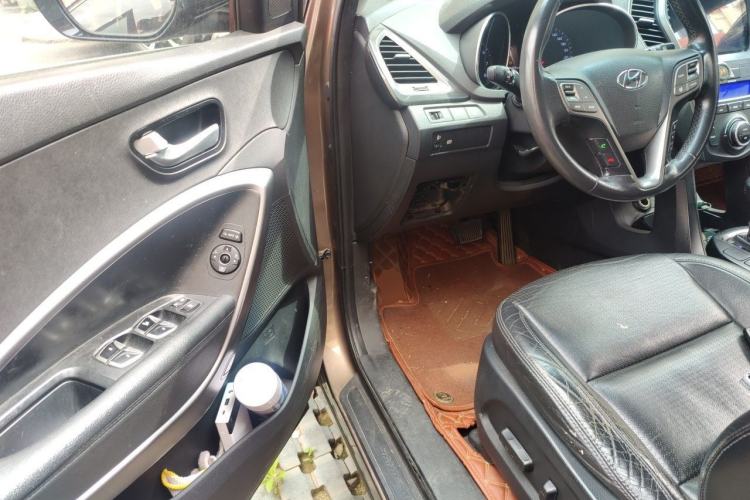 Used Hyundai Santa Fe 2013 2.4L Automatic Two-Wheel Drive Smart Version Driver Seat