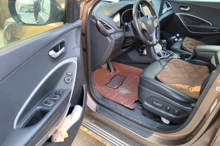 Used Hyundai Santa Fe 2013 2.4L Automatic Two-Wheel Drive Smart Version Driver Seat