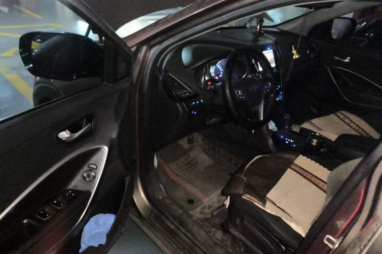 Used Hyundai Santa Fe 2013 2.4L Automatic 2WD Comfort Edition Driver Seat
