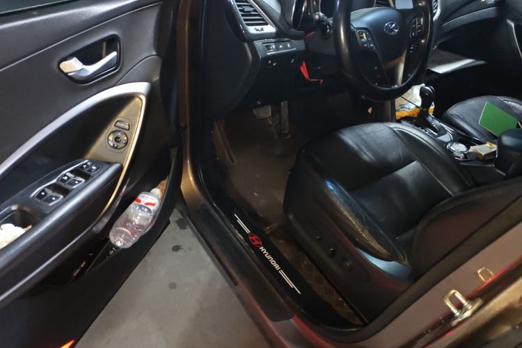 Used Hyundai Santa Fe 2013 2.4L Automatic 4x4 Smart Version Driver Seat