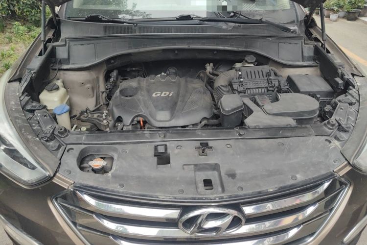 Used Hyundai Santa Fe 2013 2.4L Automatic 4x4 Smart Version Engine Bay