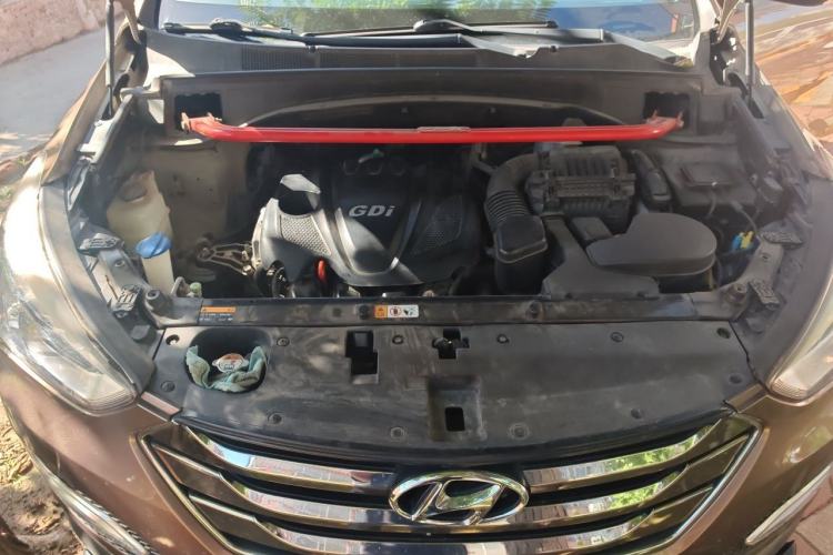 Used Hyundai Santa Fe 2013 Revised Version 2.4L Automatic All-Wheel Drive Smart Type Engine Bay