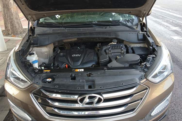 Used Hyundai Santa Fe 2013 2.4L Automatic Two-Wheel Drive Smart Version Engine Bay