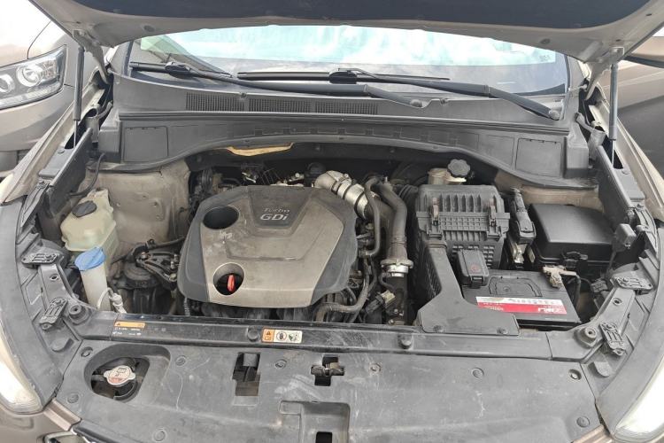 Used Hyundai Santa Fe 2013 2.0T Automatic Two-Wheel Drive Prestige Version Engine Bay