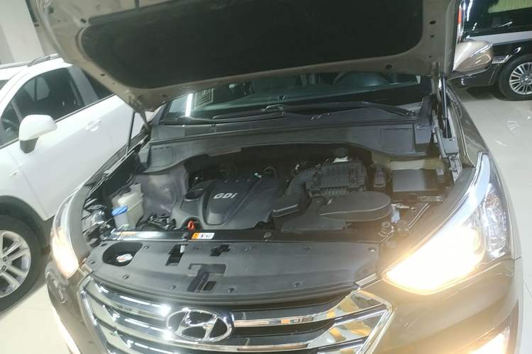 Used Hyundai Santa Fe 2013 2.4L Automatic Two-Wheel Drive Smart Version Engine Bay
