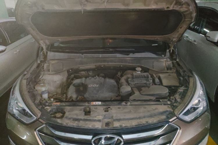 Used Hyundai Santa Fe 2013 2.4L Automatic Two-Wheel Drive Smart Version Engine Bay