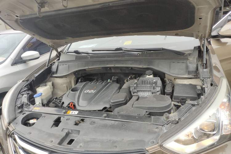 Used Hyundai Santa Fe 2013 2.4L Automatic Two-Wheel Drive Smart Version Engine Bay
