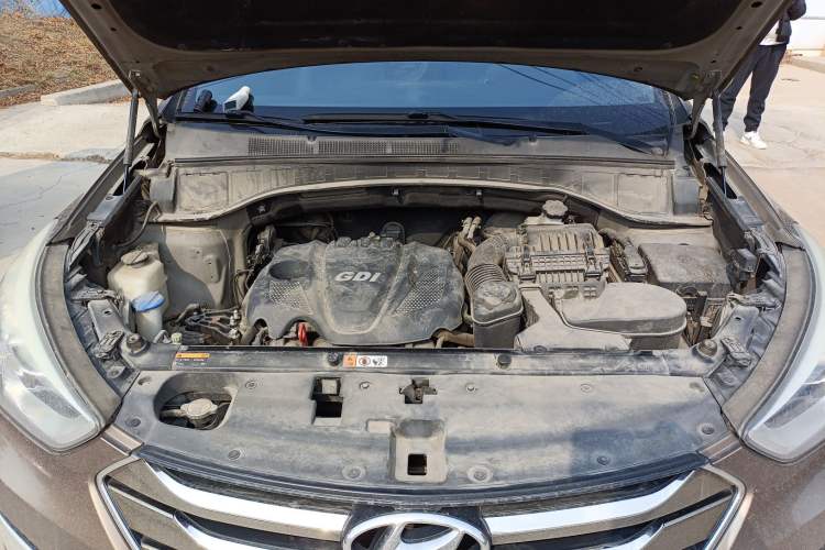 Used Hyundai Santa Fe 2013 2.4L Automatic Two-Wheel Drive Smart Version Engine Bay