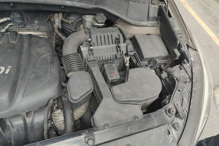 Used Hyundai Santa Fe 2013 2.4L Automatic 4x4 Smart Version Engine Bay Left